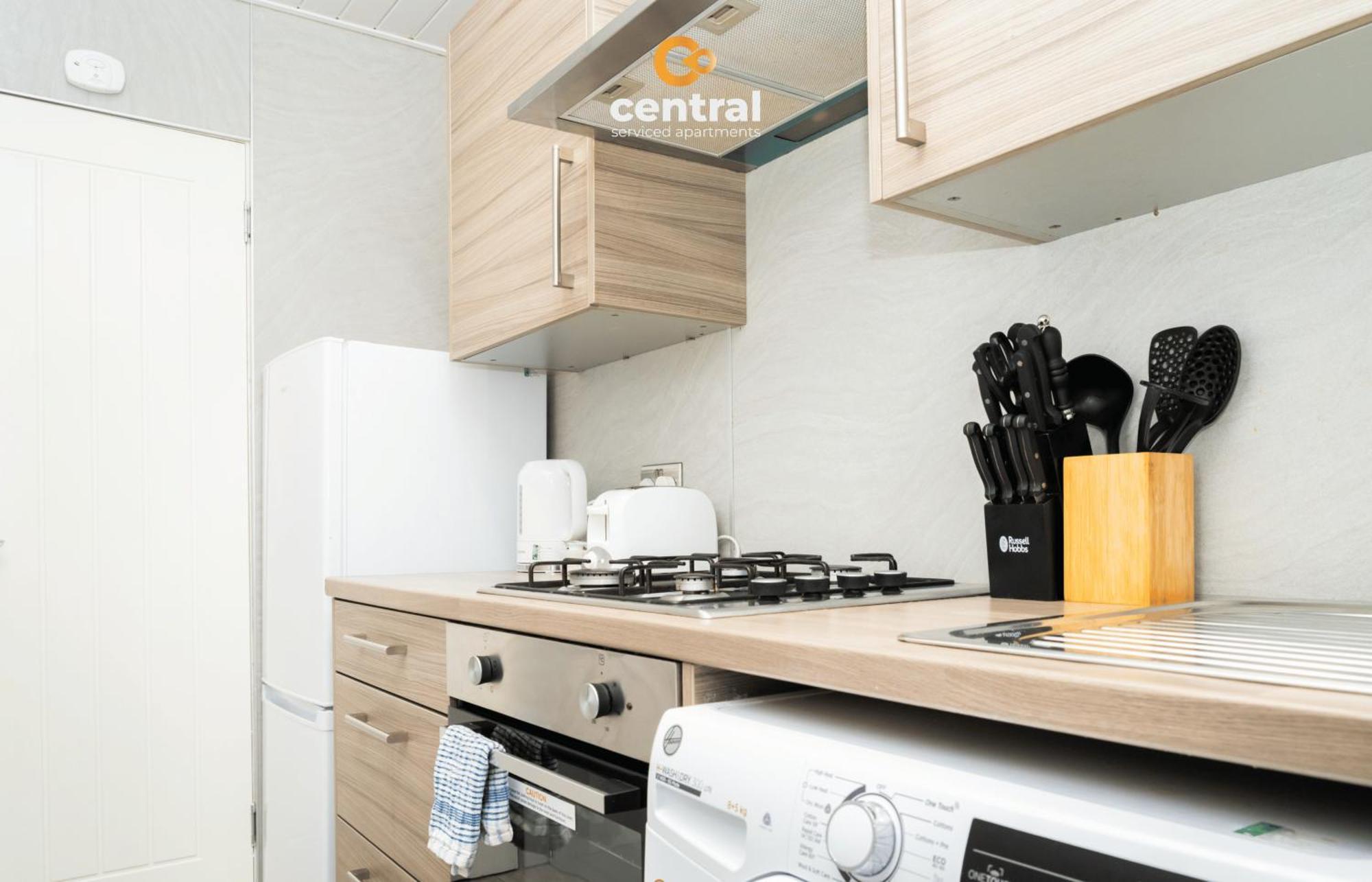 Central Serviced Apartments - 2 Bedroom - Ground Floor - Monthly & Weekly Bookings Welcome - Free Street Parking - 2 Double Beds - Wifi - Smart Tvs In Rooms - Fully Equipped - Heating 24-7 - Contractor & Short Stay Favourite Dundee Exteriör bild