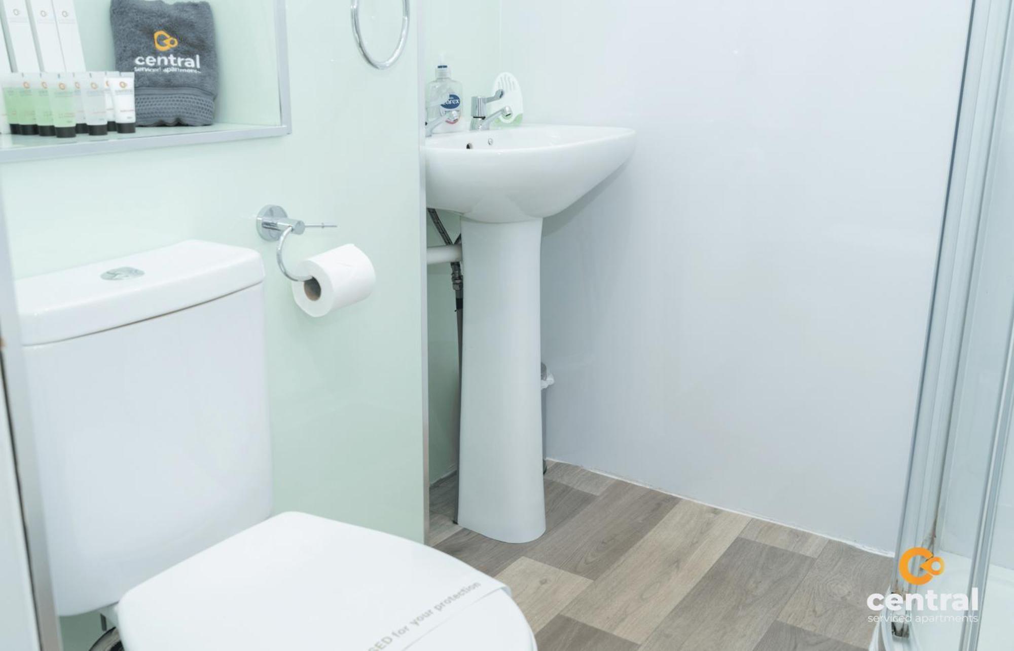 Central Serviced Apartments - 2 Bedroom - Ground Floor - Monthly & Weekly Bookings Welcome - Free Street Parking - 2 Double Beds - Wifi - Smart Tvs In Rooms - Fully Equipped - Heating 24-7 - Contractor & Short Stay Favourite Dundee Exteriör bild