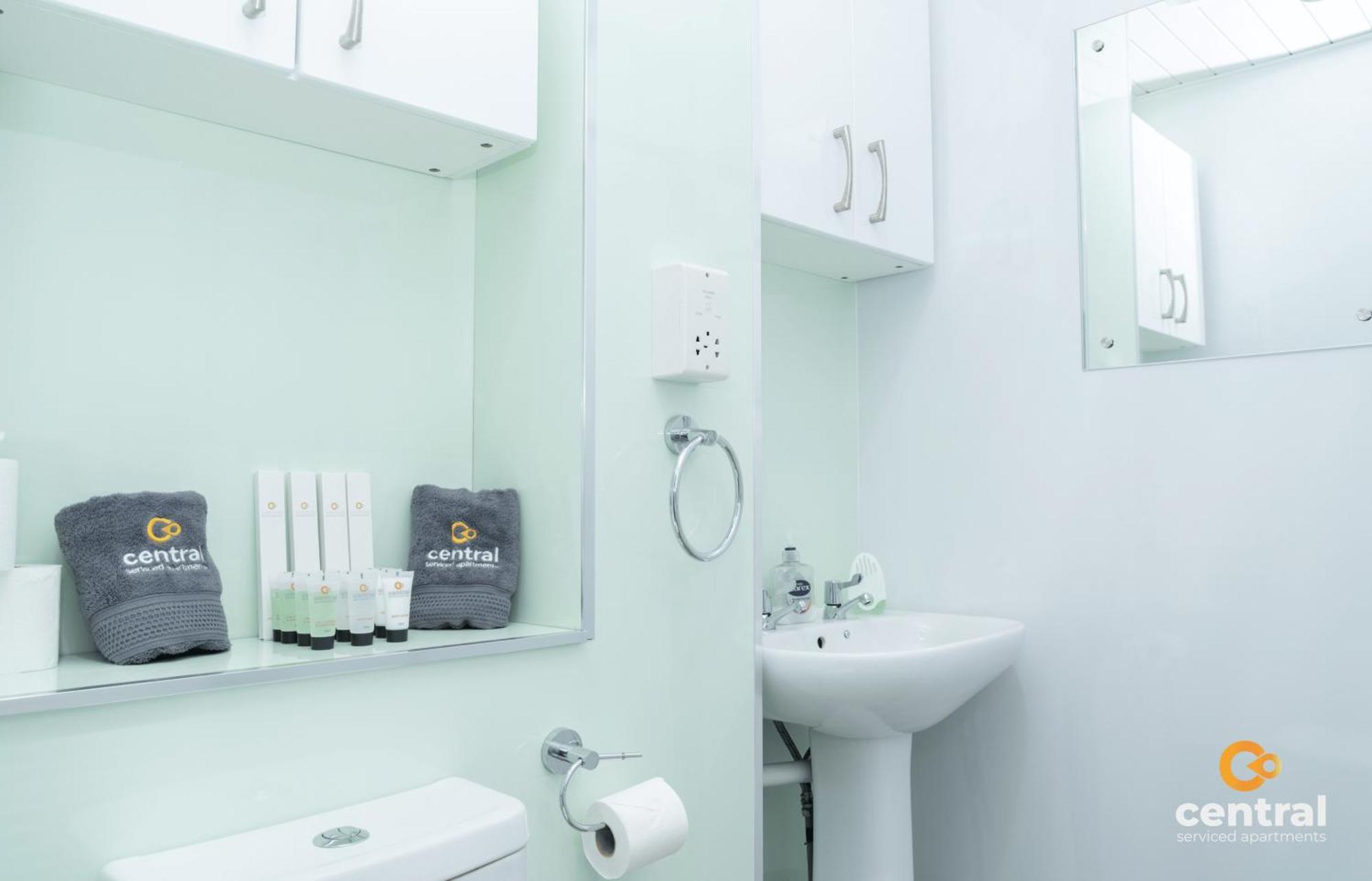 Central Serviced Apartments - 2 Bedroom - Ground Floor - Monthly & Weekly Bookings Welcome - Free Street Parking - 2 Double Beds - Wifi - Smart Tvs In Rooms - Fully Equipped - Heating 24-7 - Contractor & Short Stay Favourite Dundee Exteriör bild